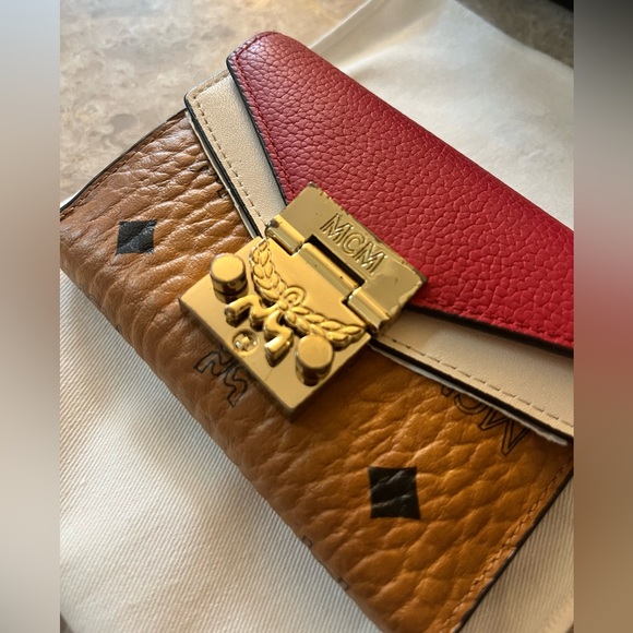 MCM Patricia Tri-fold Wallet - Picture 2 of 8